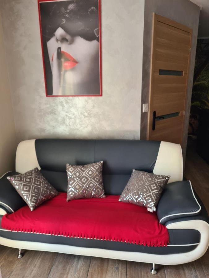 L Evasion Secrete Hotell Quarouble Exteriör bild